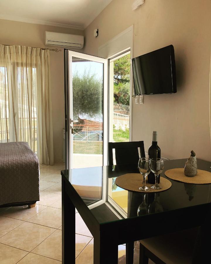 Brentanos Apartments - A - View Of Paradise Gastouri  Esterno foto