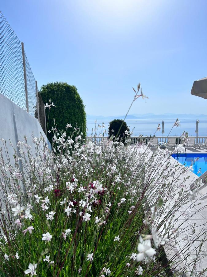 Brentanos Apartments - A - View Of Paradise Gastouri  Esterno foto