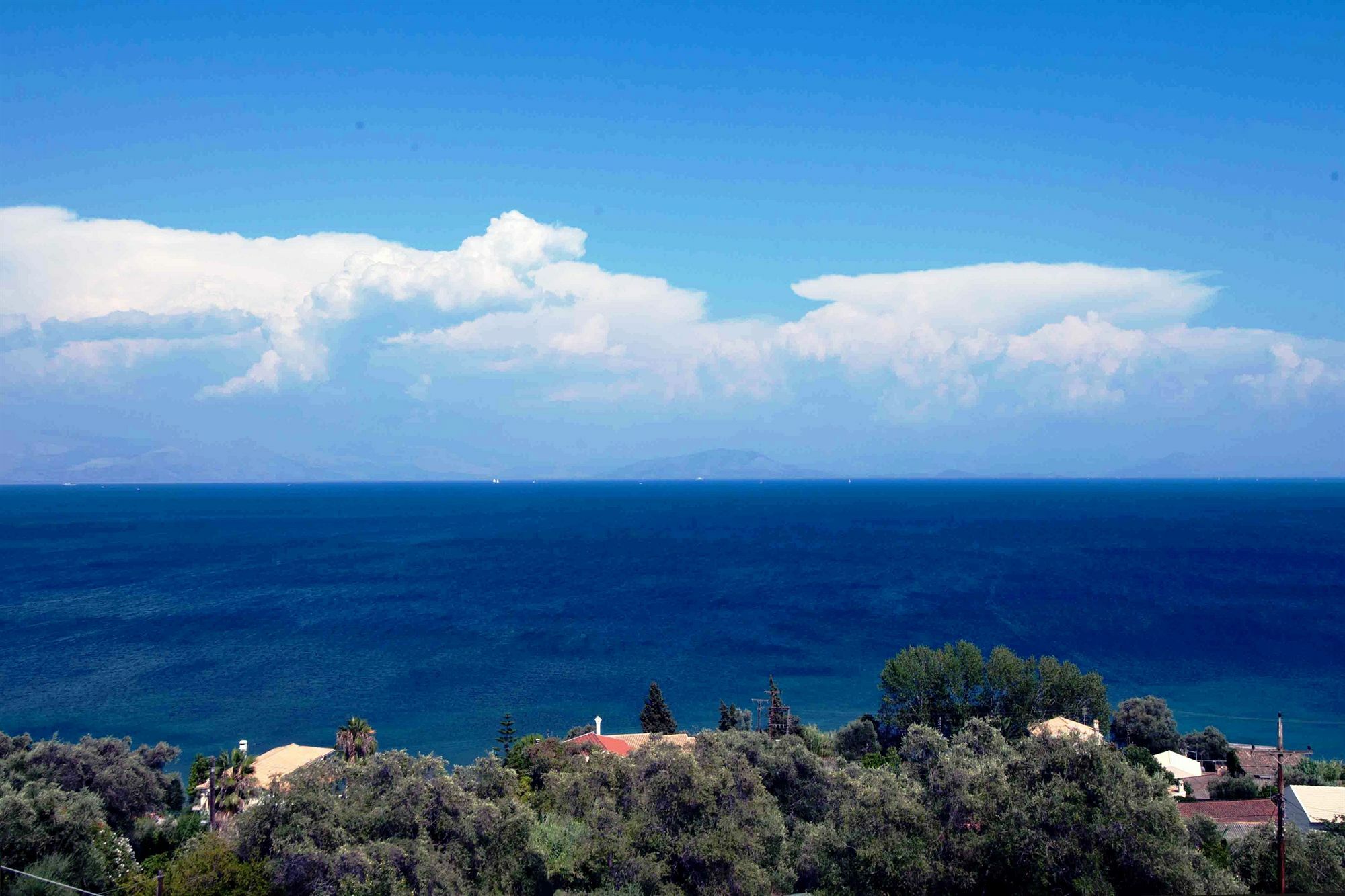 Brentanos Apartments - A - View Of Paradise Gastouri  Esterno foto