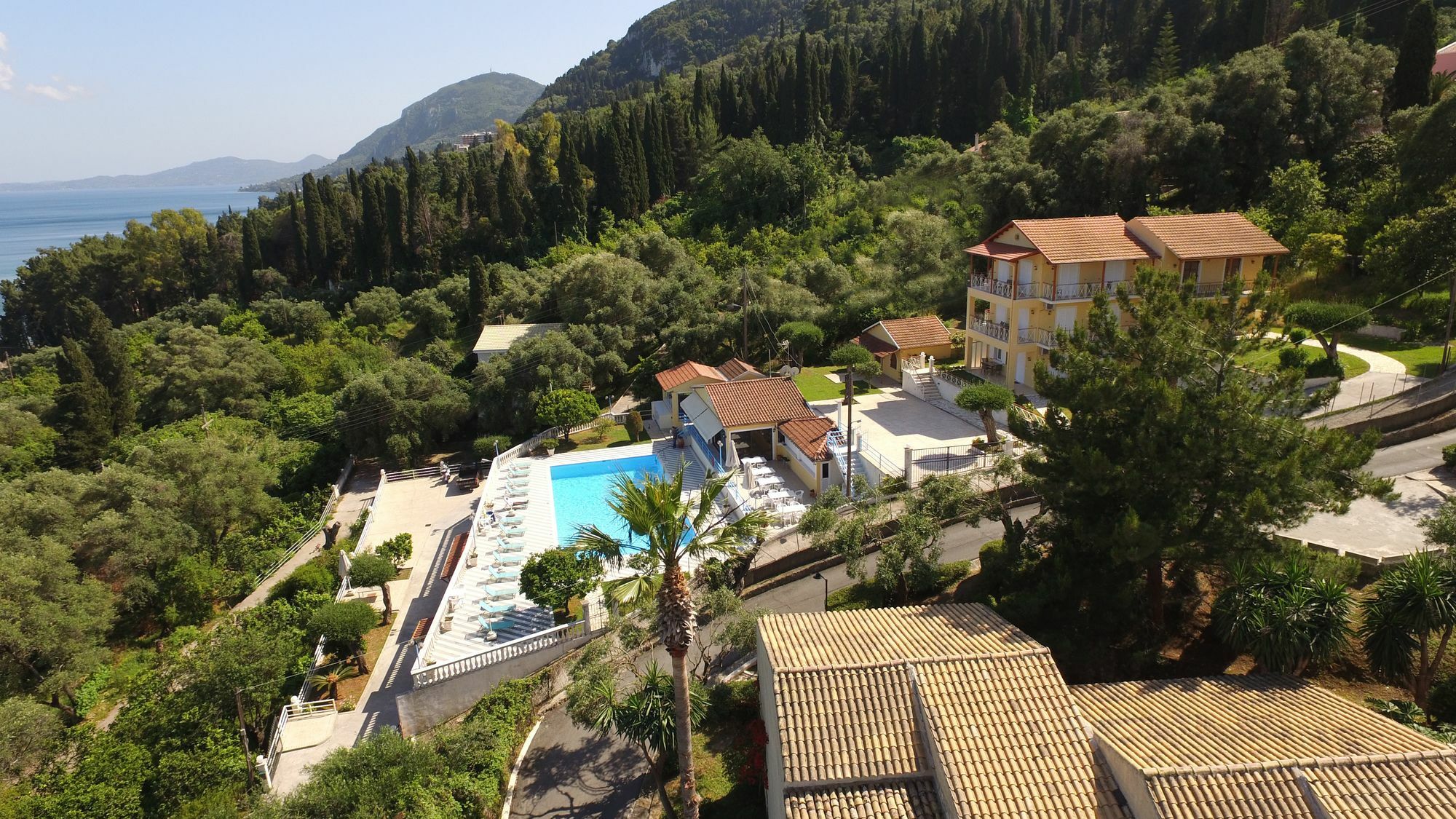 Brentanos Apartments - A - View Of Paradise Gastouri  Esterno foto