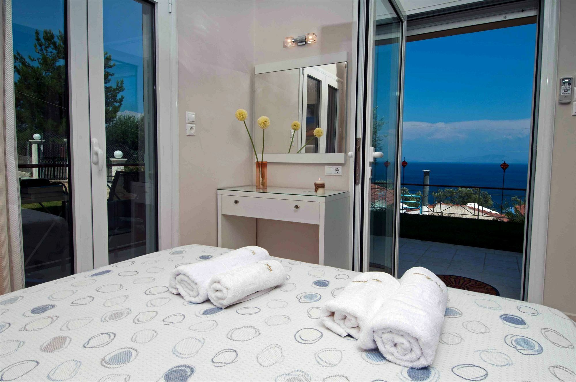 Brentanos Apartments - A - View Of Paradise Gastouri  Esterno foto