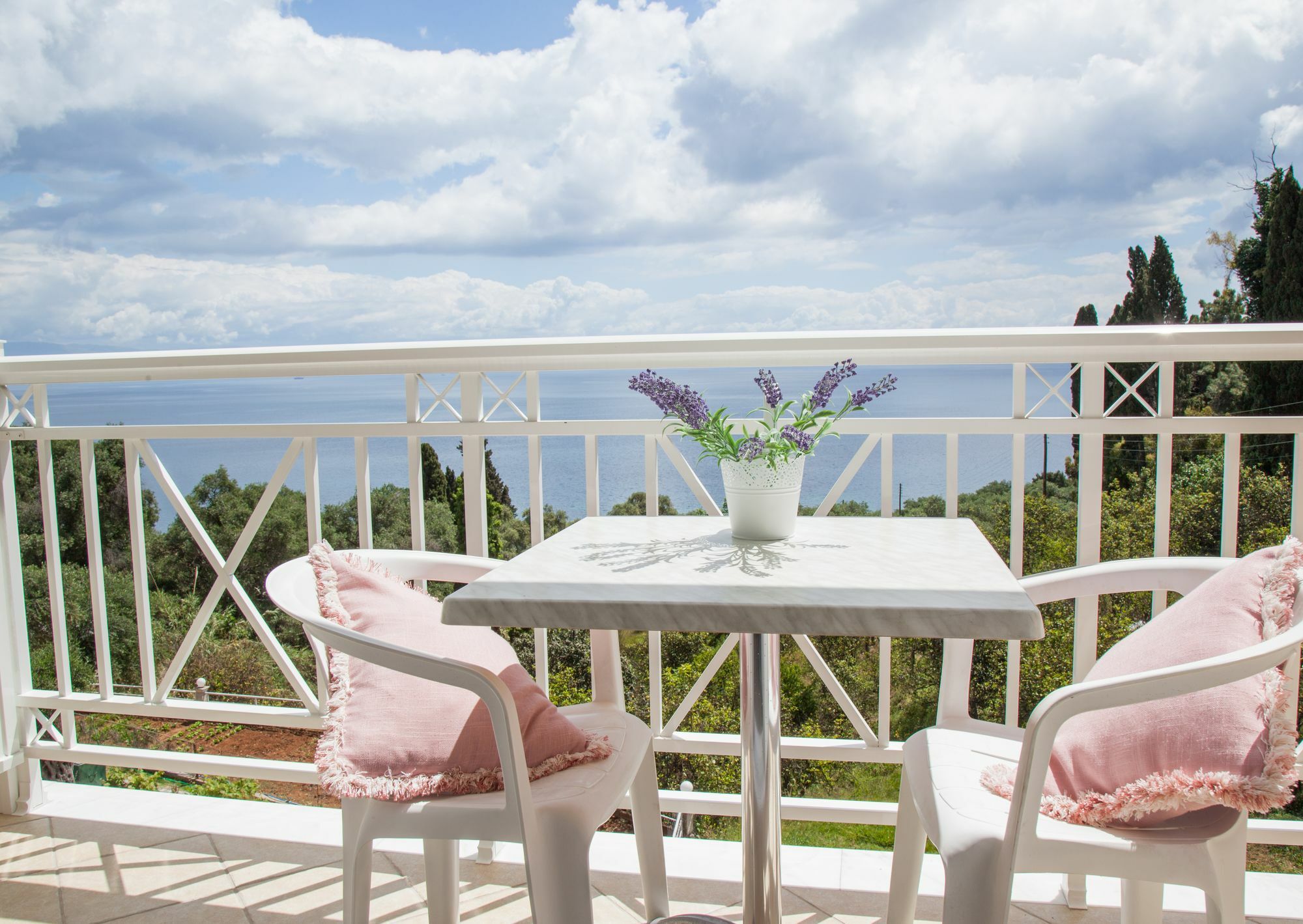 Brentanos Apartments - A - View Of Paradise Gastouri  Esterno foto